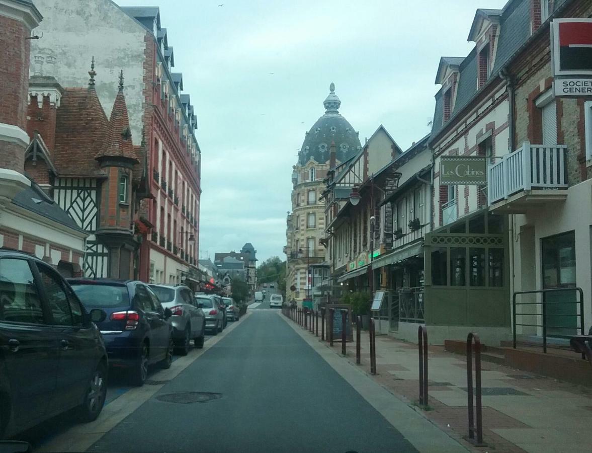 appartement proche mer avec jardin ensoleillé Houlgate Buitenkant foto
